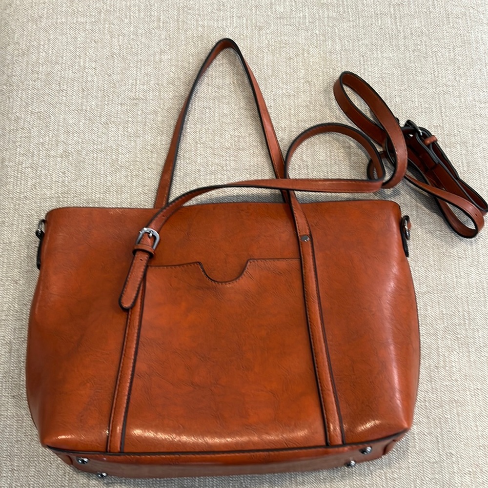 COPY - Dark chestnut leather bag with shoulder strap.